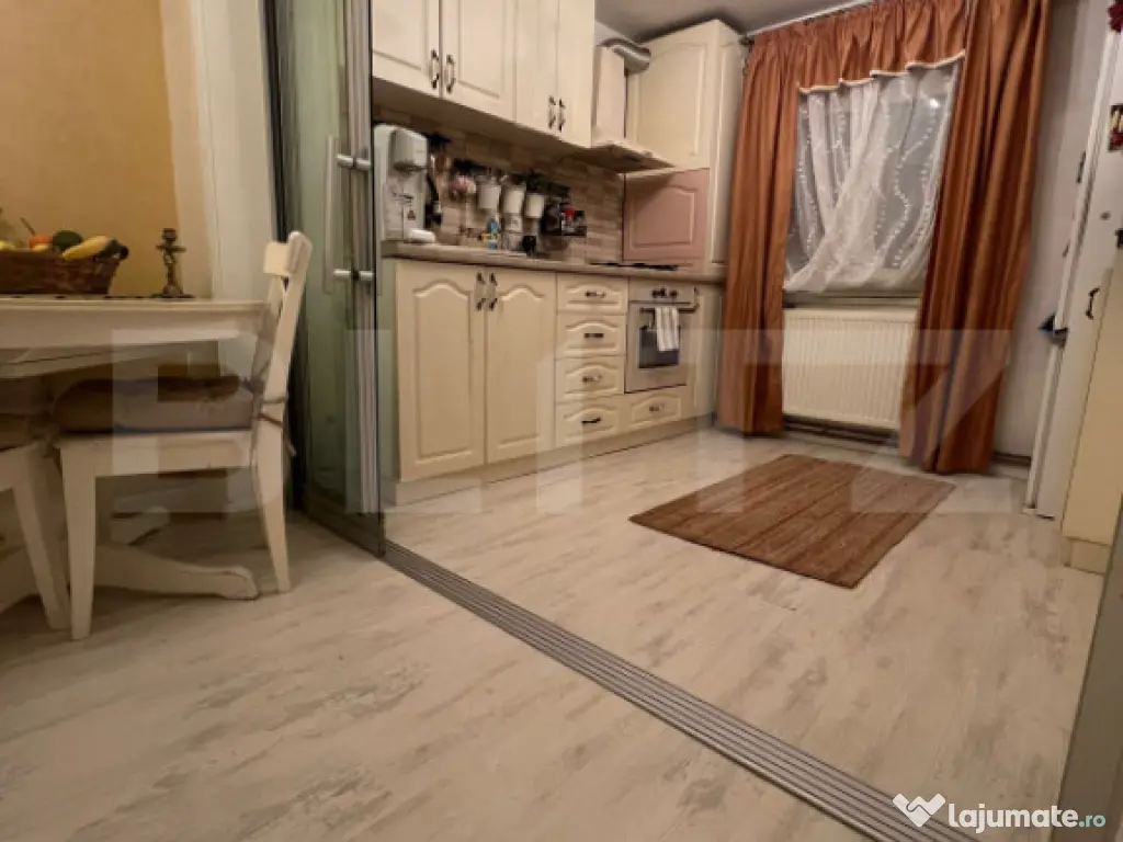 Apartament cu 3 camere, decomandat, Rovine - Damarin 