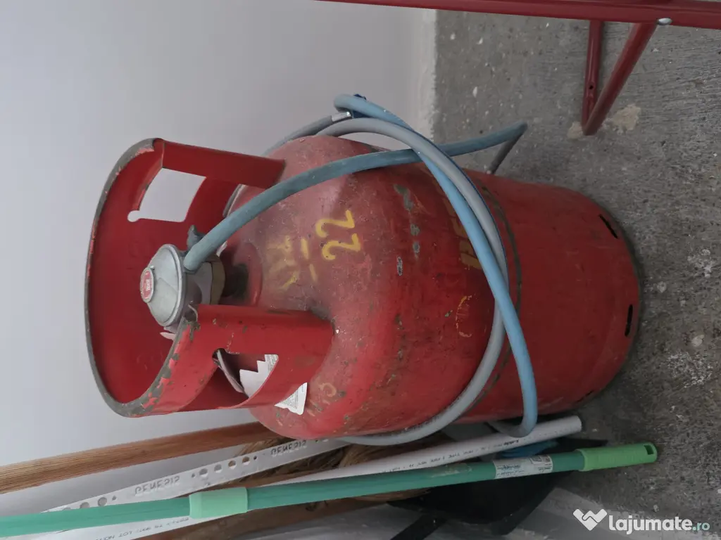 Butelie roșie plină