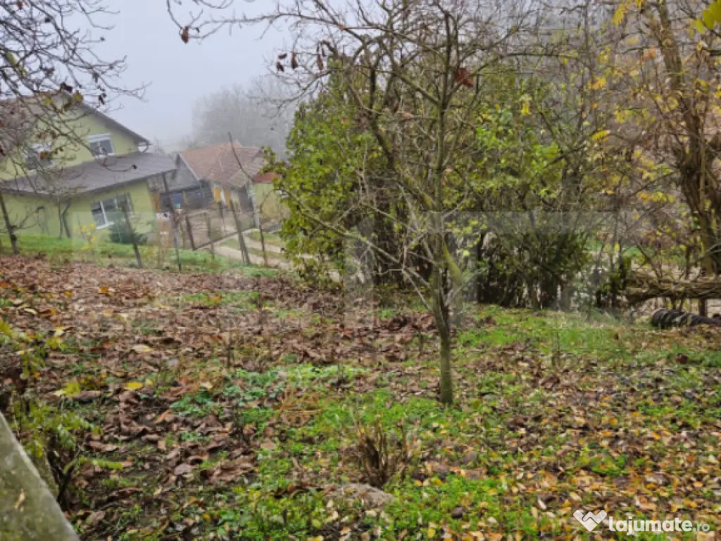 Casa la rosu 91 mp utili, 976 mp teren, in Luna, langa Campi