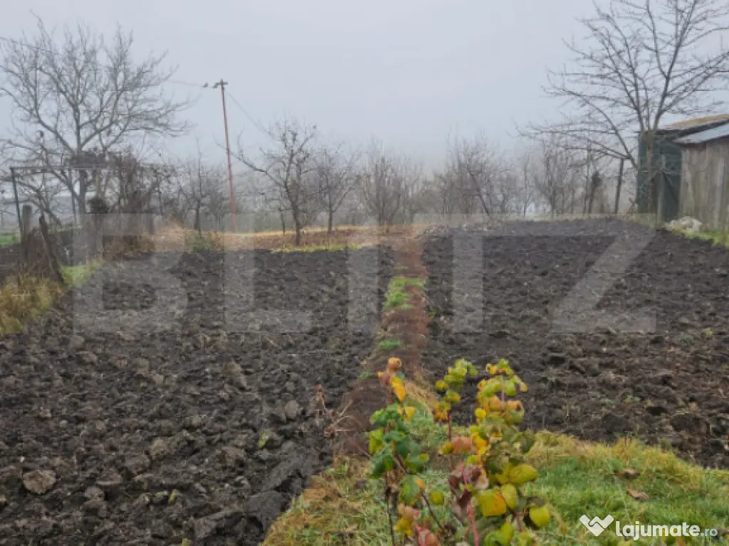 Casa la rosu 91 mp utili, 976 mp teren, in Luna, langa Campi