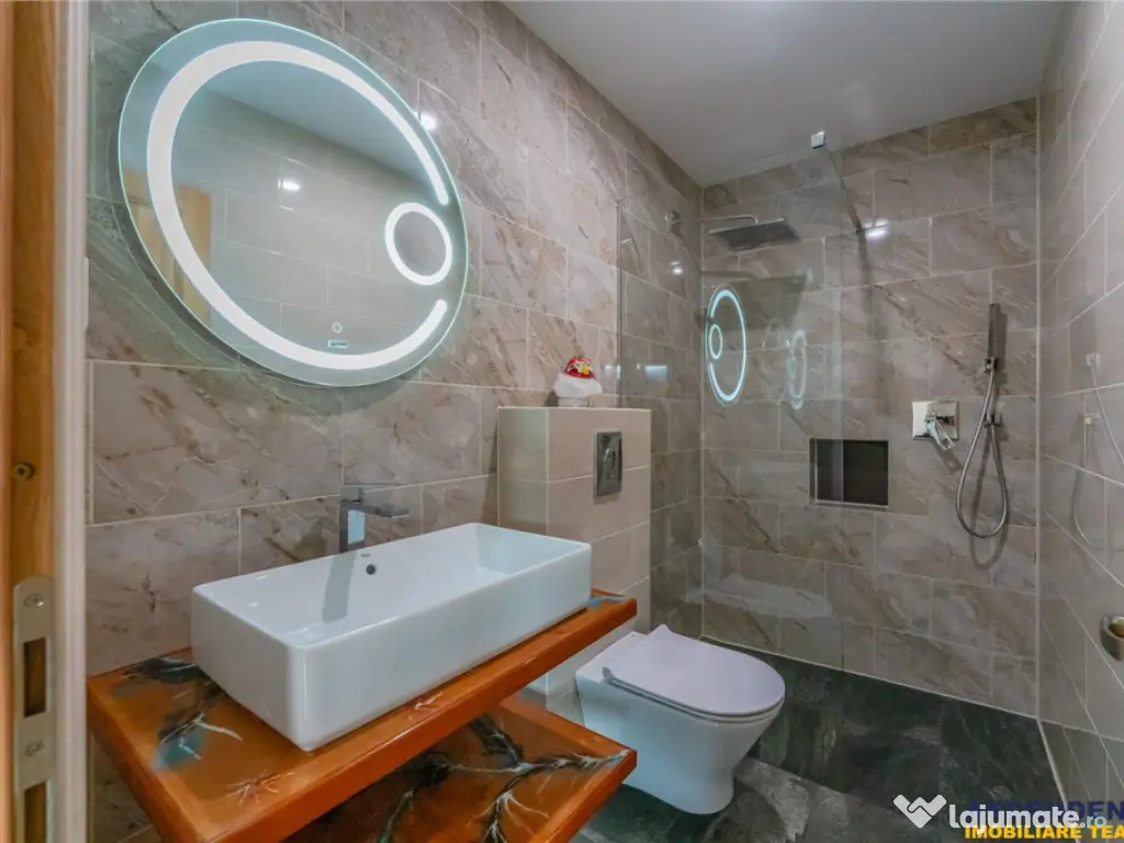 FILM 3D! Vila high tech, cu semineu, jacuzzi, terasa, 10 cam 