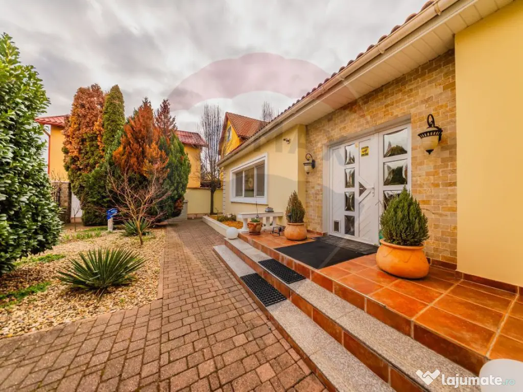 Vilă cu 4 camere de vânzare 921 mp zona Subcetate,Arad 