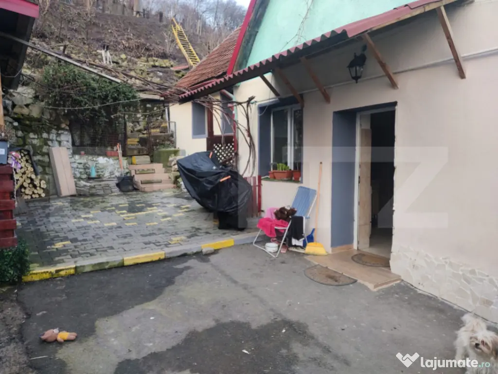 Casa in zona rezidentiala linistita, aproape de oras - panor 