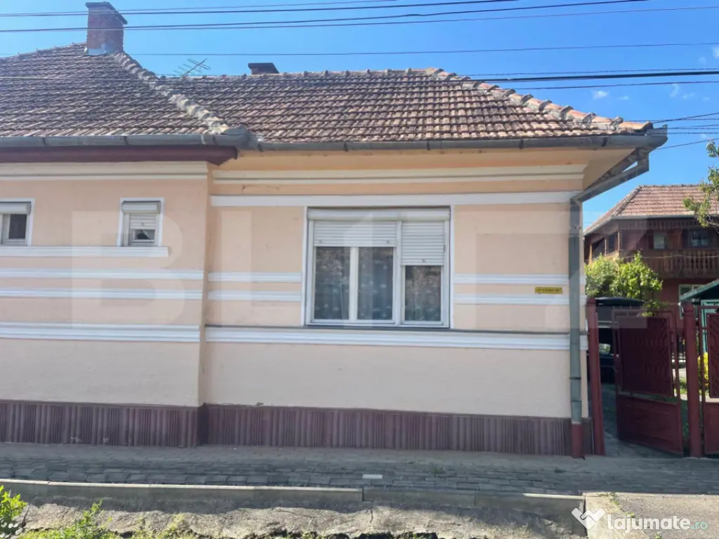 Casă de vânzare în Sărmașu, 122mp construiti, 275 mp te 