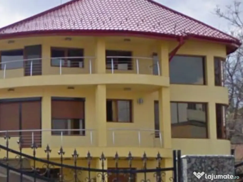 Cladire cu suprafata de 400 mp si parcare 350 mp 