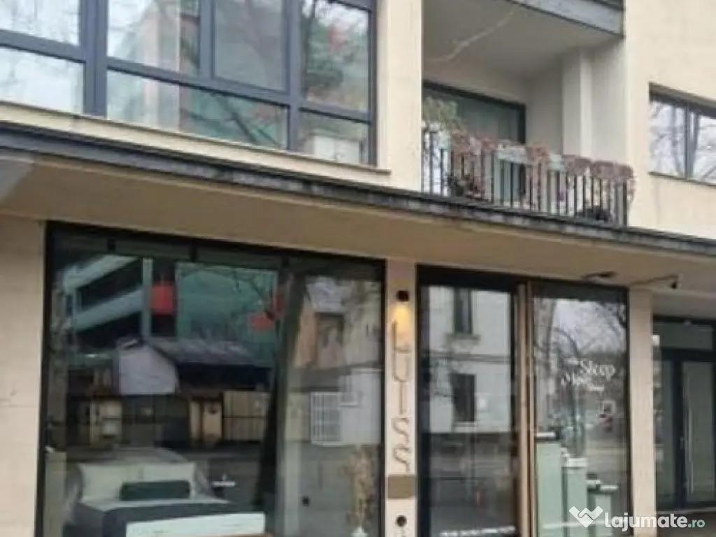 Cladire cu suprafata de 400 mp si parcare 350 mp 