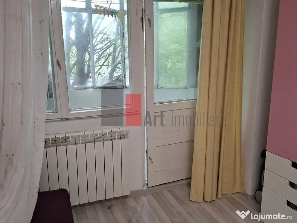 Vânzare garsonieră Berceni - Univ. Spiru Haret 