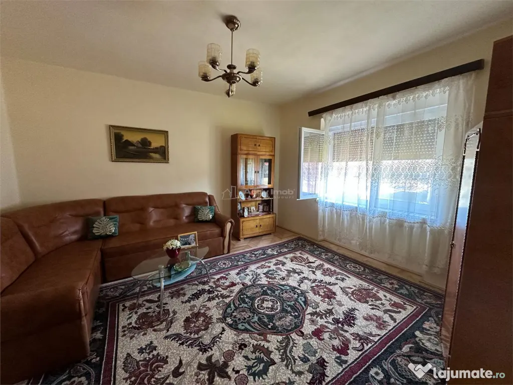 Casa Solida, pentru Familie extinsa, cu Gradina si Teren, D 