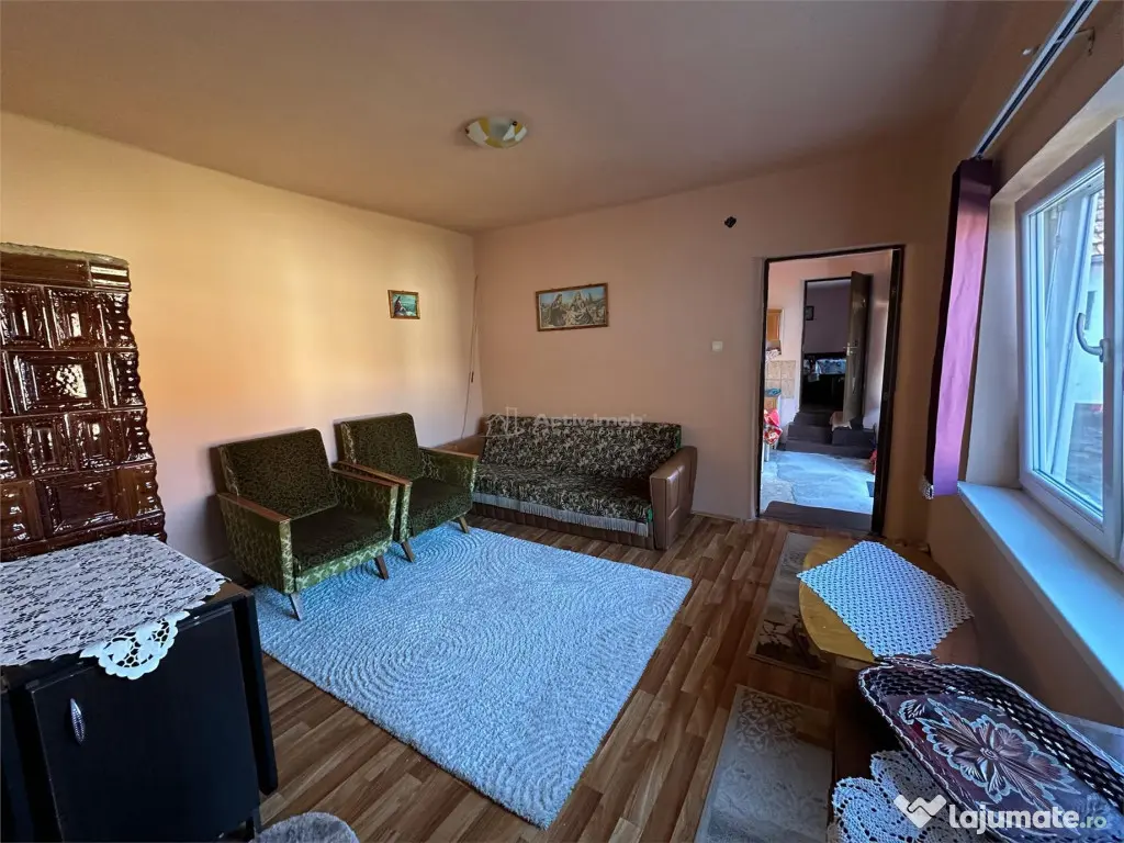 Casa Solida, pentru Familie extinsa, cu Gradina si Teren, D 