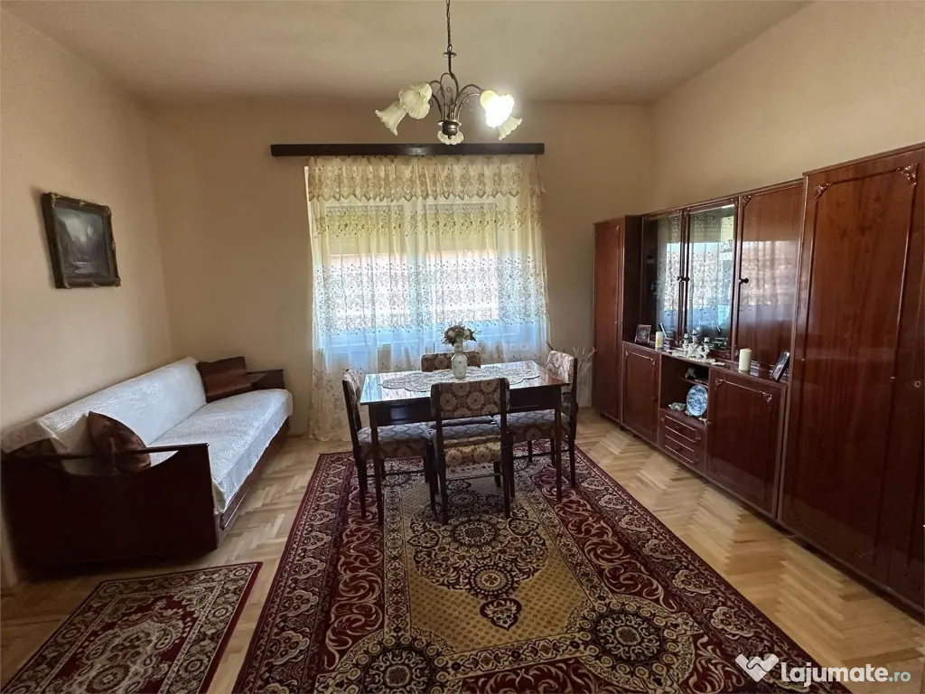 Casa Solida, pentru Familie extinsa, cu Gradina si Teren, D 