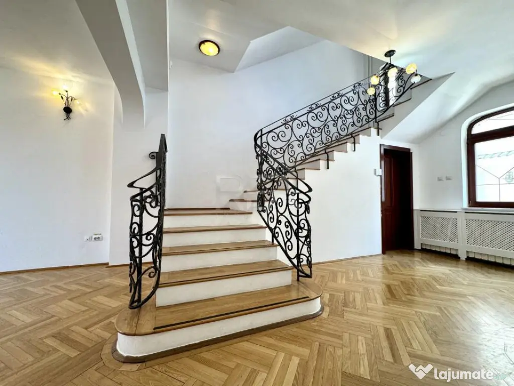 Vila 8 camere vis a vis de Piata Floreasca, garaj, curte pro 