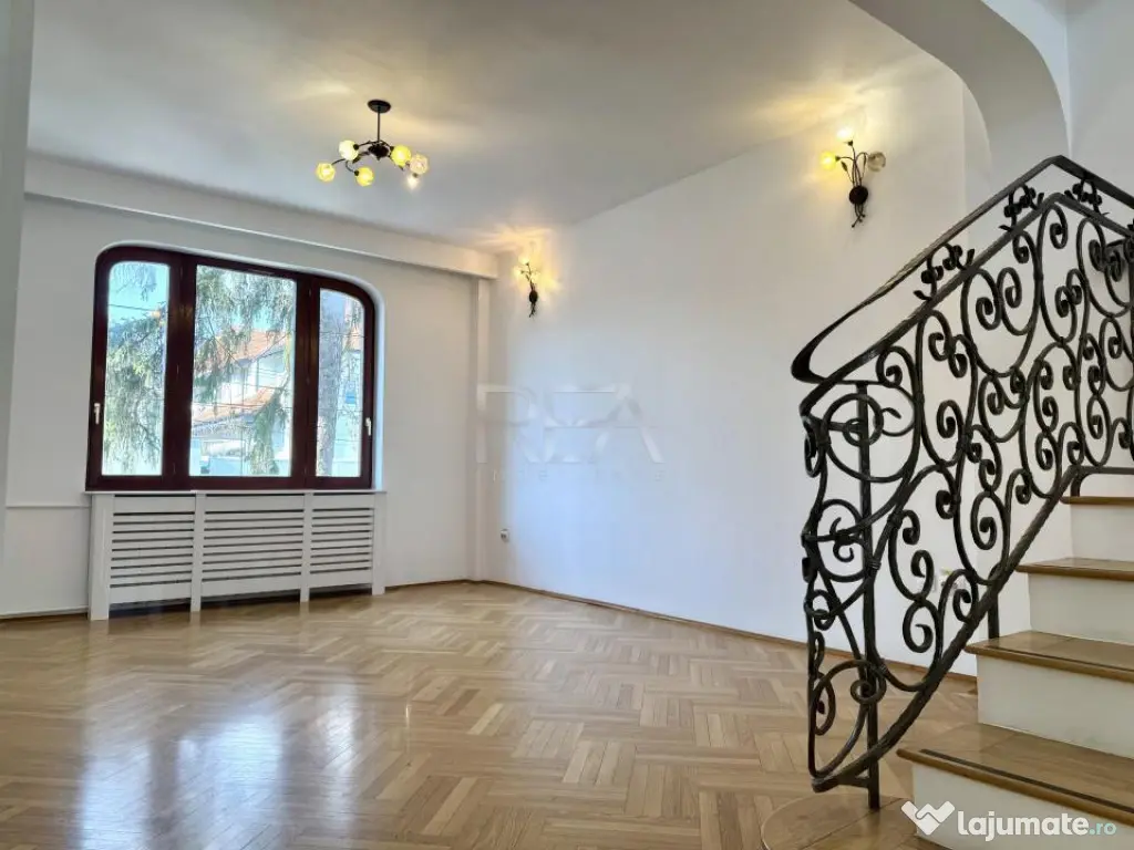 Vila 8 camere vis a vis de Piata Floreasca, garaj, curte pro 