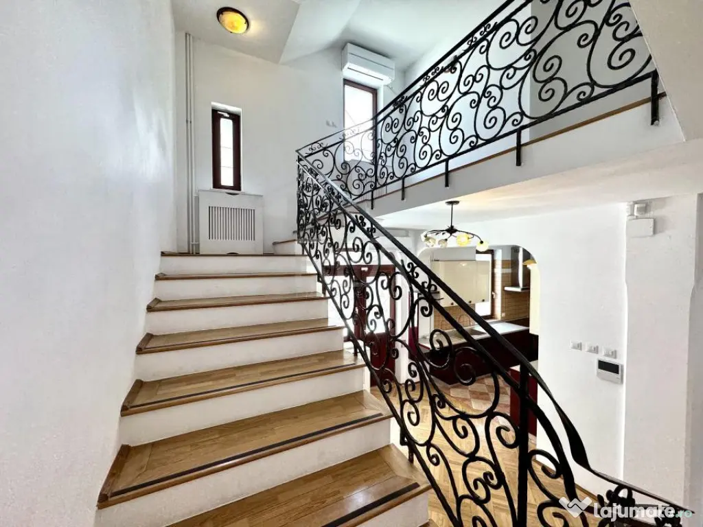 Vila 8 camere vis a vis de Piata Floreasca, garaj, curte pro 