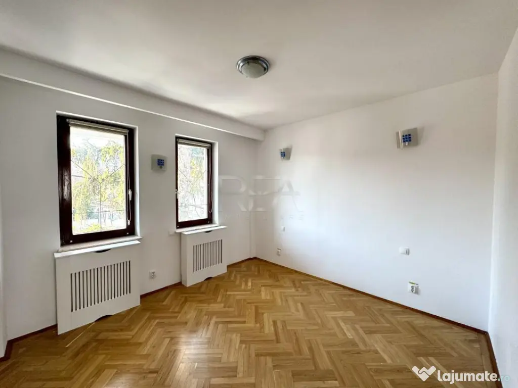 Vila 8 camere vis a vis de Piata Floreasca, garaj, curte pro 