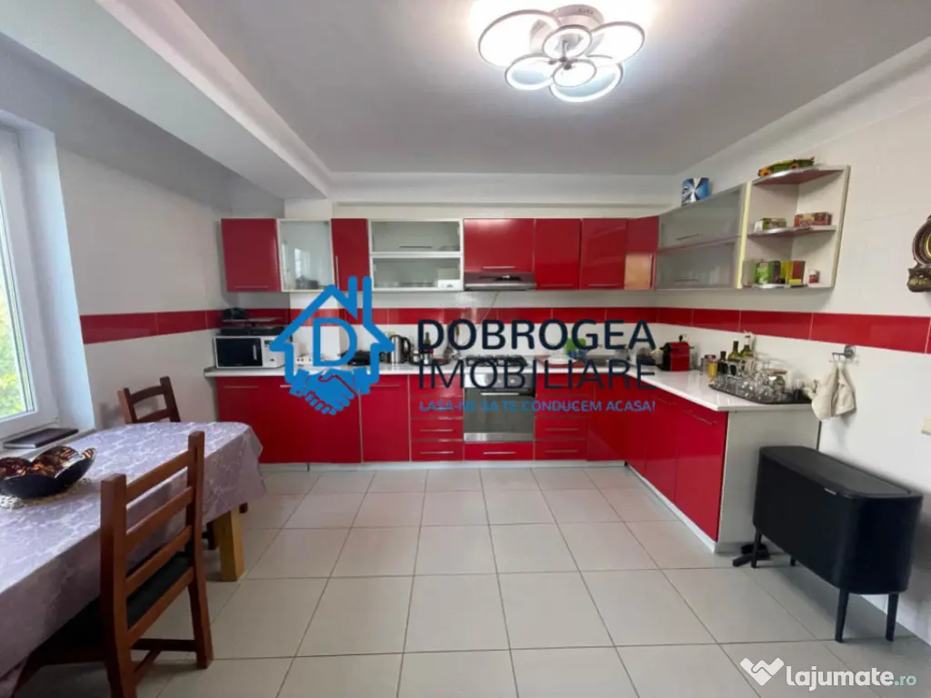 ZONA 9 MAI- CASA VILA D+P+E1+E2+M 