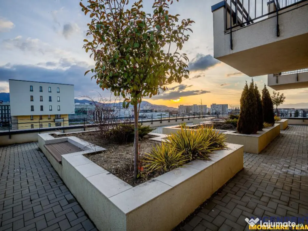 Rafinament urban:terase incantatoare,loc parcare,A Class,Kas 