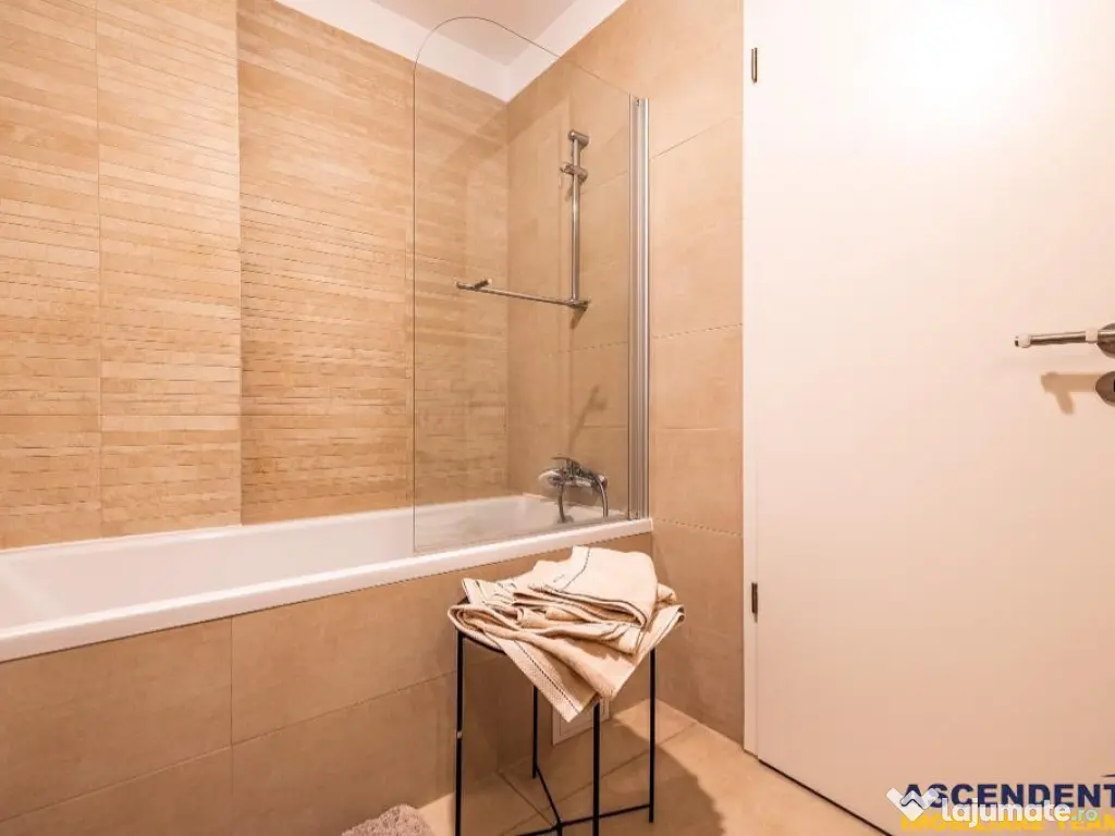 Rafinament urban:terase incantatoare,loc parcare,A Class,Kas 