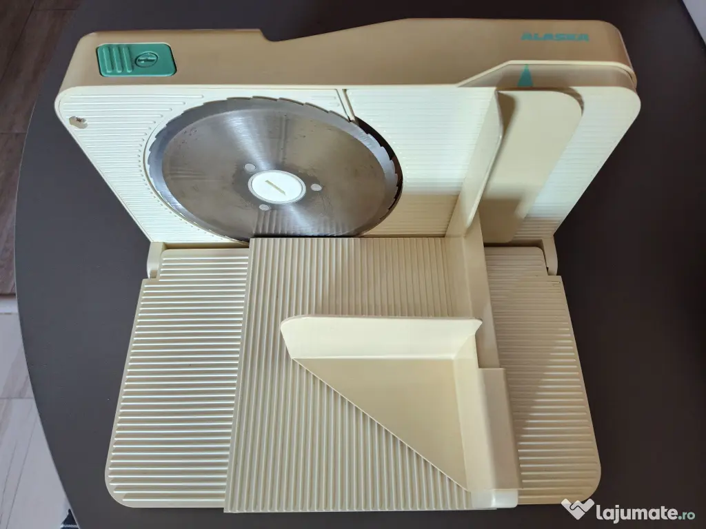 Feliator mezeluri Alaska în stare bună 