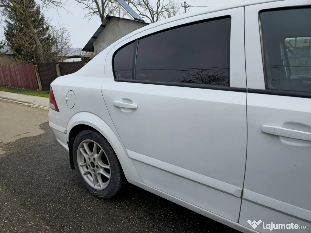 Opel Astra H 1.6 16V 116CP Masina de familie, motor fiabil, intretinuta