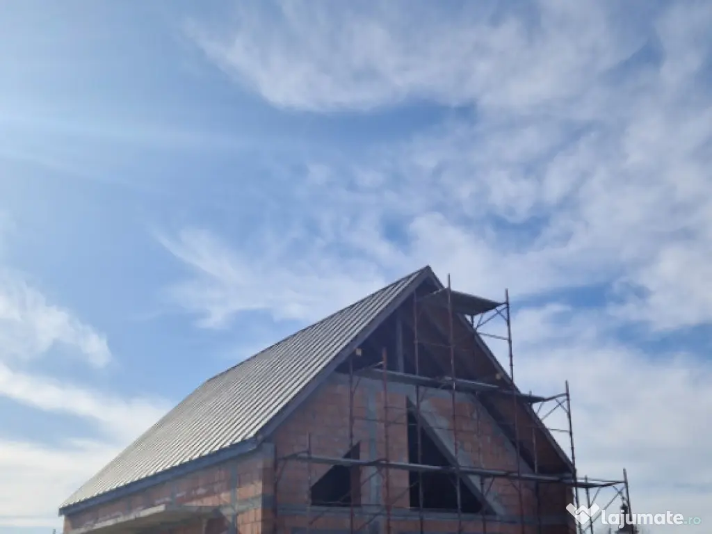 Casă P+M la roșu de vânzare în Catalina – zonă liniș 