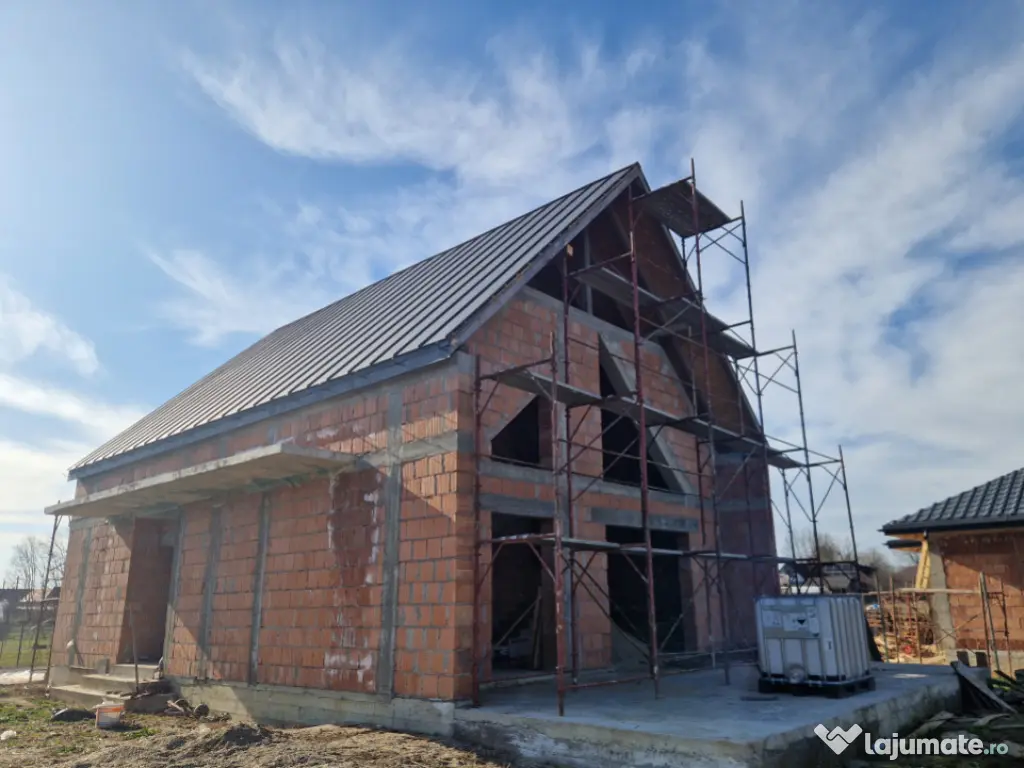 Casă P+M la roșu de vânzare în Catalina – zonă liniș 