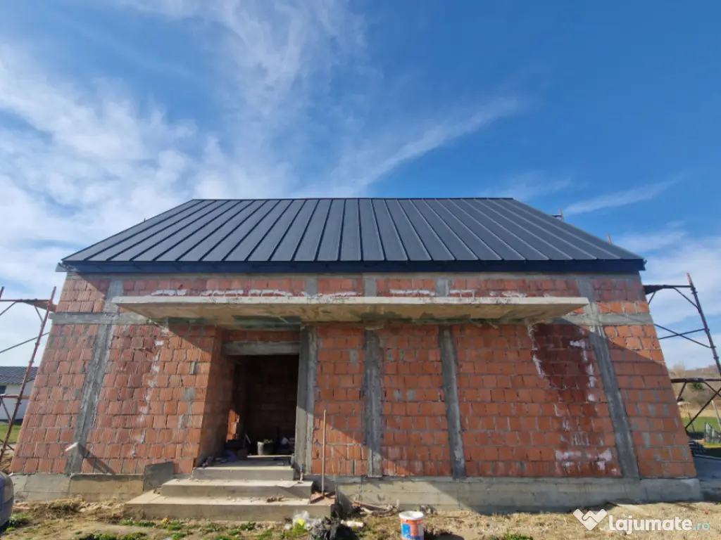 Casă P+M la roșu de vânzare în Catalina – zonă liniș 