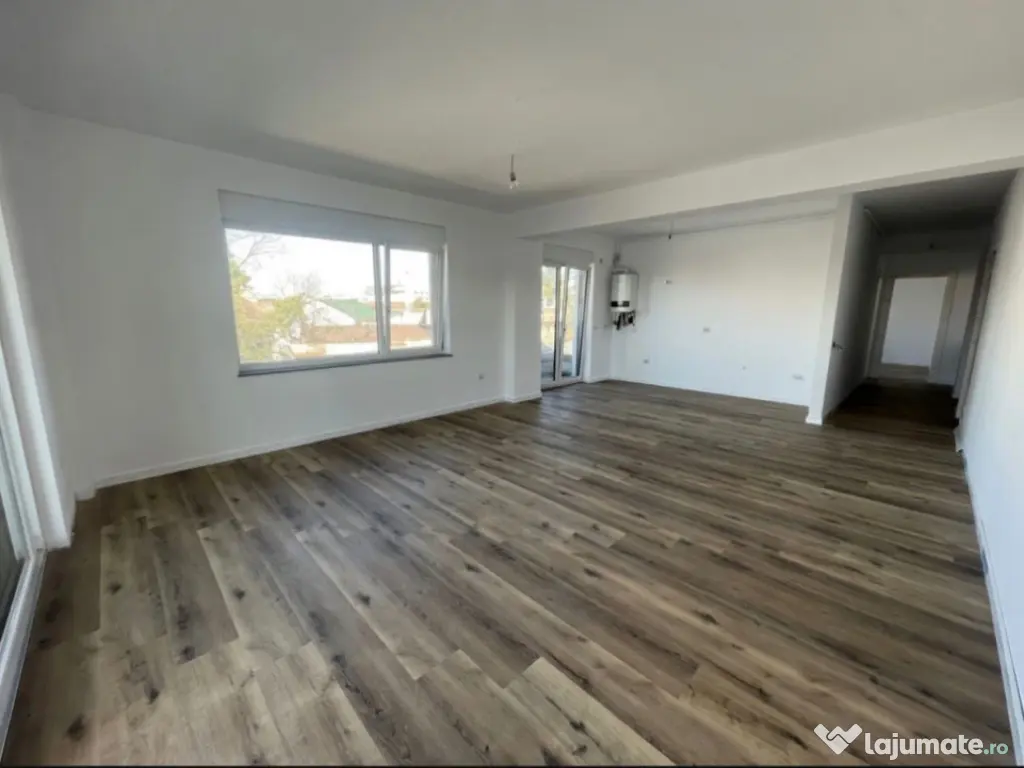 Apartament 3 camere, decomandat, zona Siloz-semicentral 