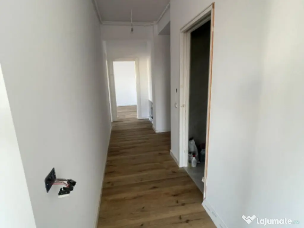 Apartament 3 camere, decomandat, zona Siloz-semicentral 