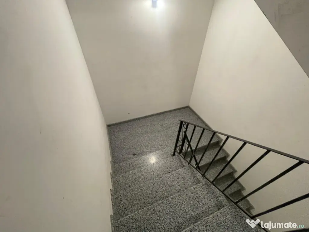 Apartament 3 camere, decomandat, zona Siloz-semicentral 