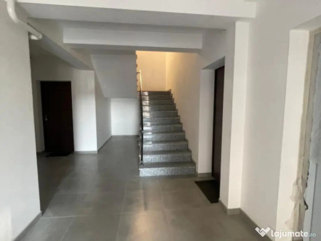 Apartament 3 camere, decomandat, zona Siloz-semicentral 