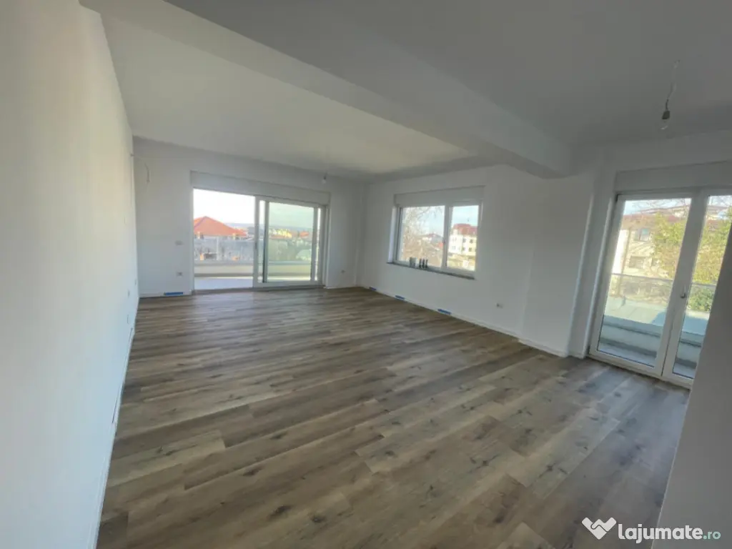 Apartament 3 camere, decomandat, zona Siloz-semicentral 