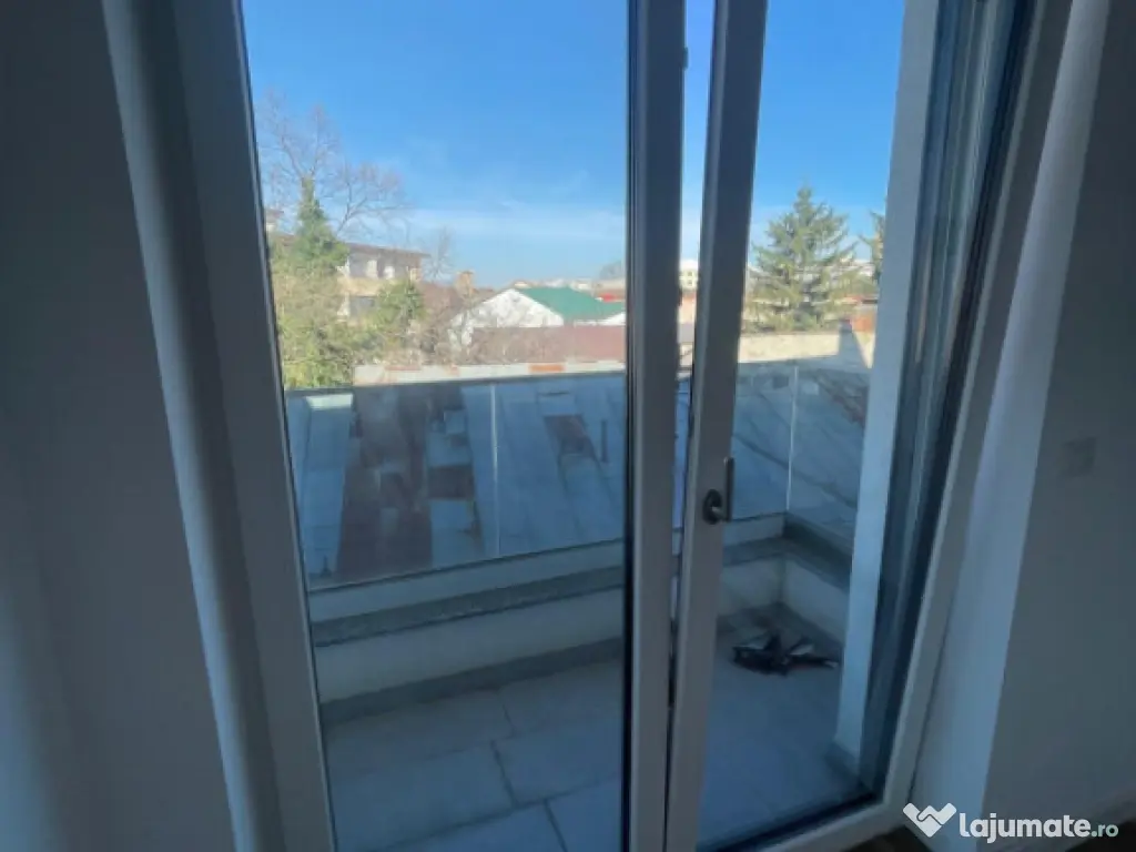 Apartament 3 camere, decomandat, zona Siloz-semicentral 