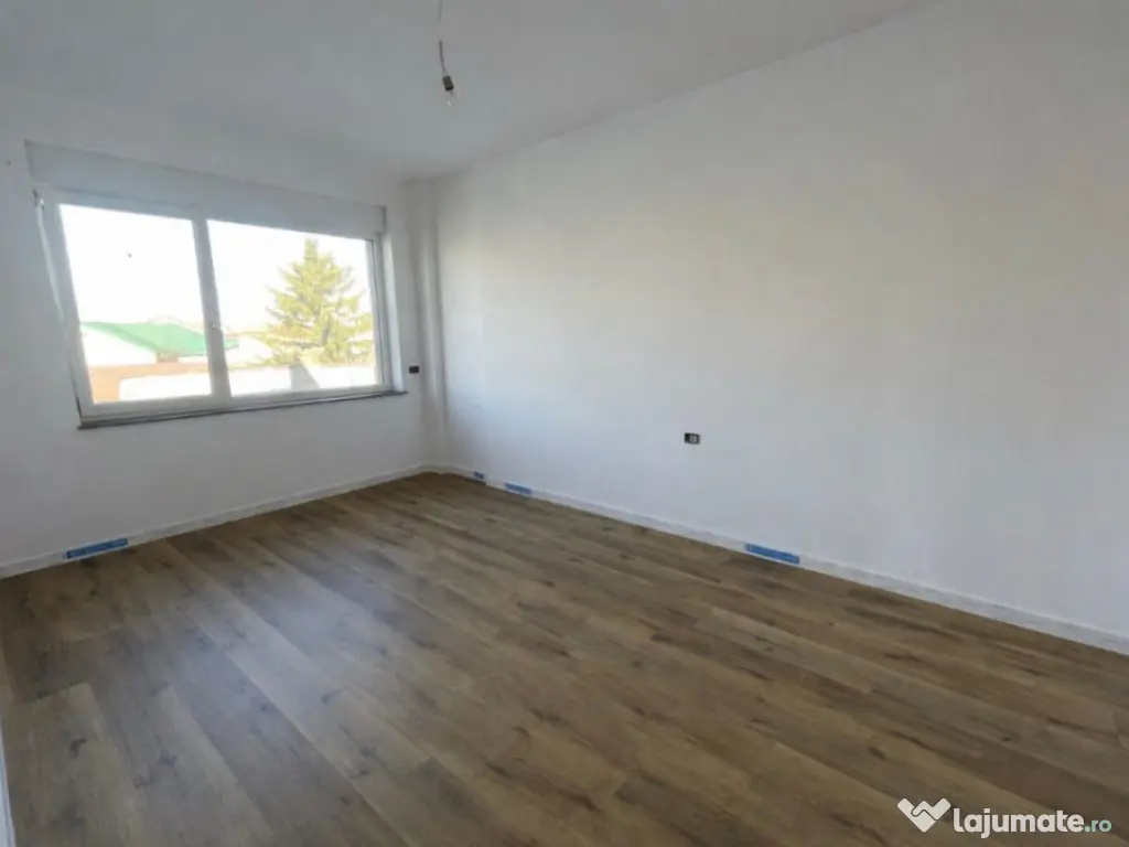 Apartament 3 camere, decomandat, zona Siloz-semicentral 