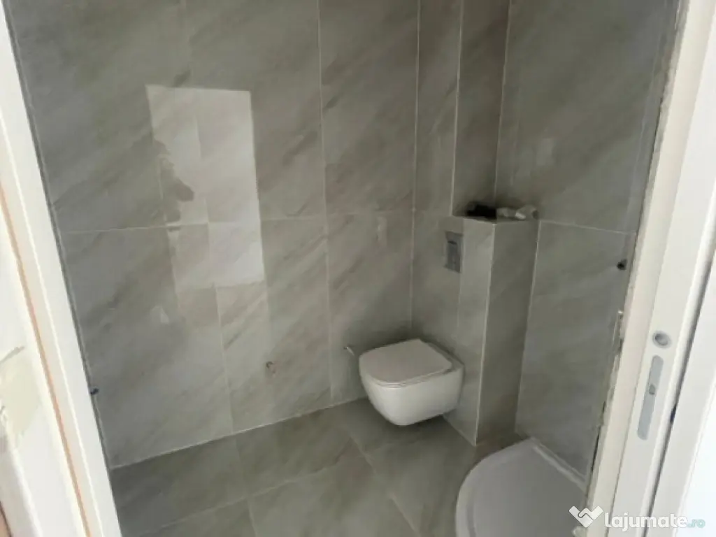 Apartament 3 camere, decomandat, zona Siloz-semicentral 