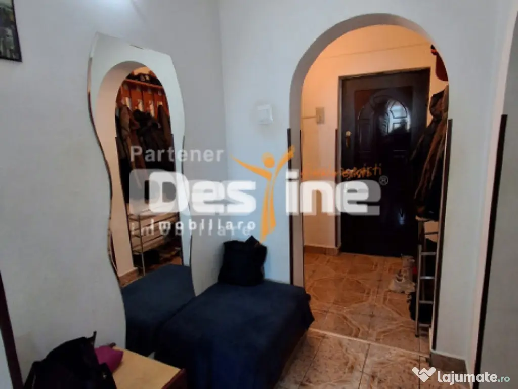 Apartament 3 camere, semidecomandat, Alexandru Cel Bun, 89. 