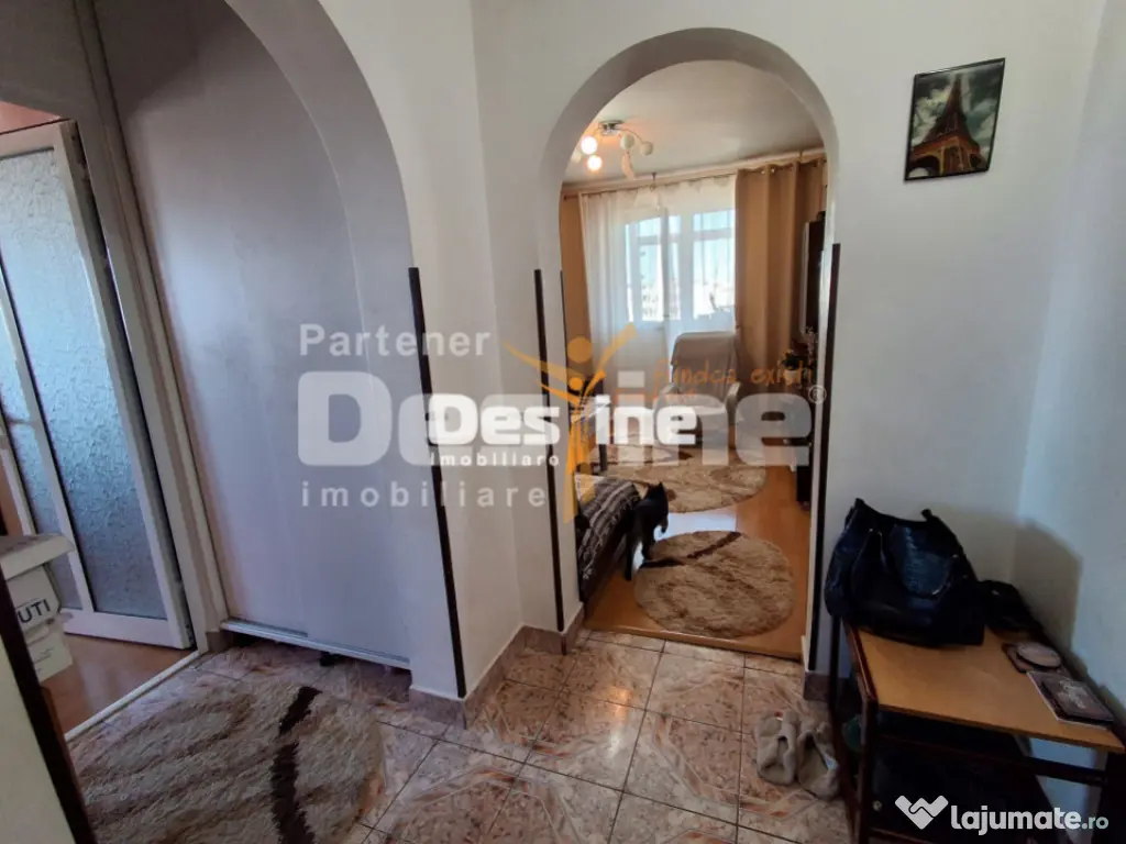 Apartament 3 camere, semidecomandat, Alexandru Cel Bun, 89. 