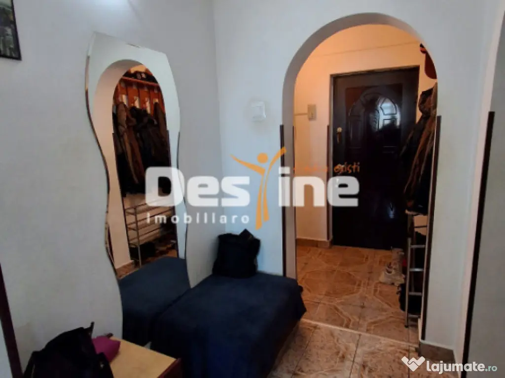 Apartament 3 camere, semidecomandat, Alexandru Cel Bun, 89. 