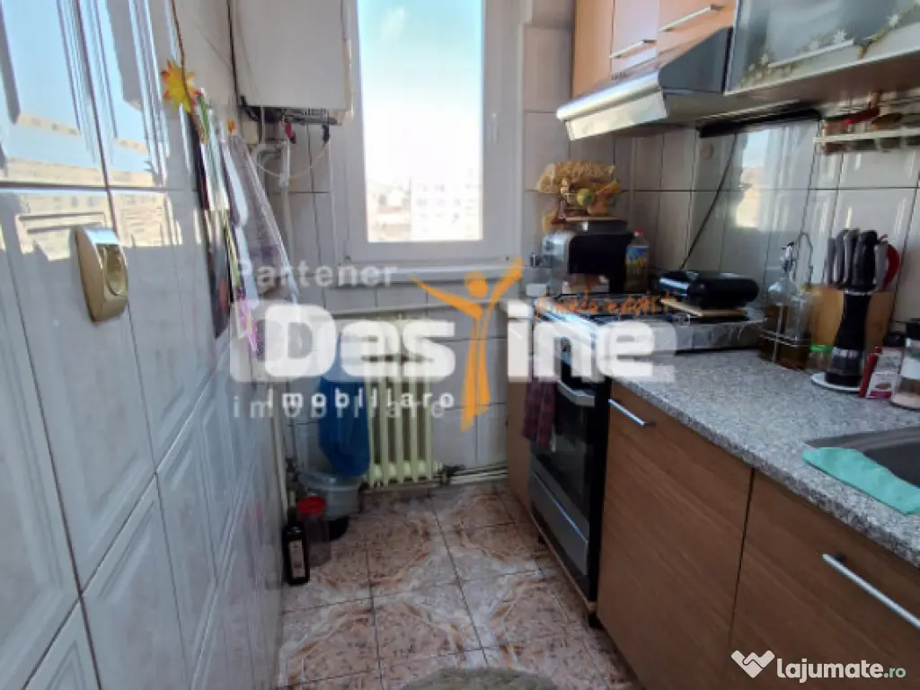 Apartament 3 camere, semidecomandat, Alexandru Cel Bun, 89. 