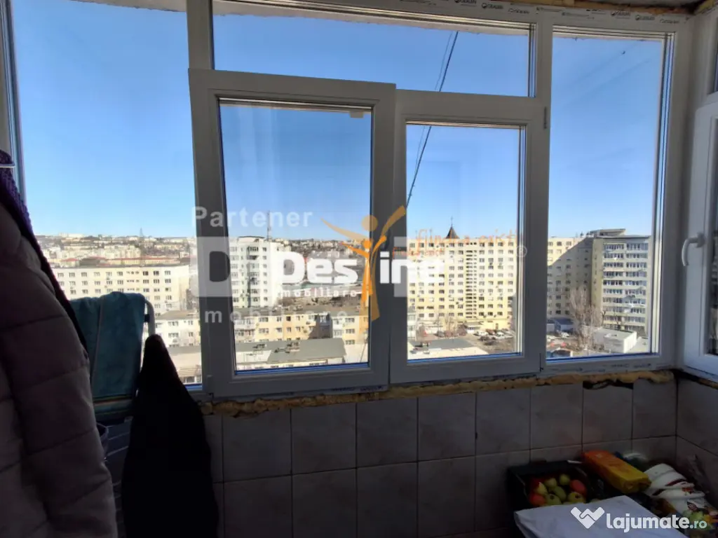 Apartament 3 camere, semidecomandat, Alexandru Cel Bun, 89. 
