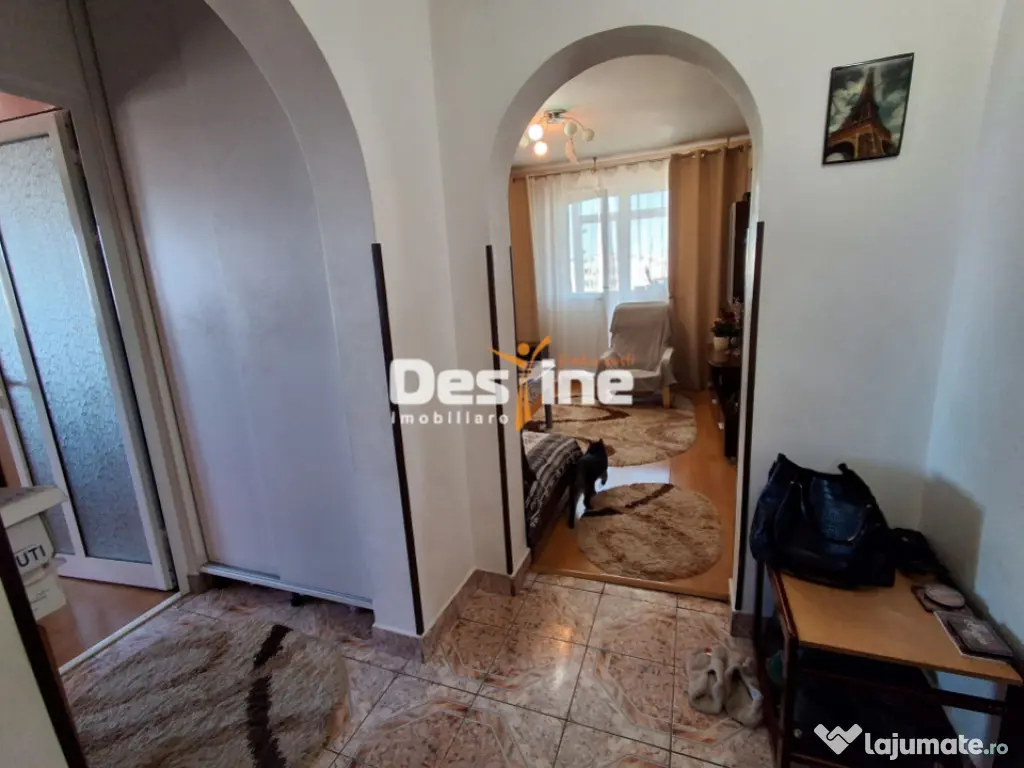 Apartament 3 camere, semidecomandat, Alexandru Cel Bun, 89. 