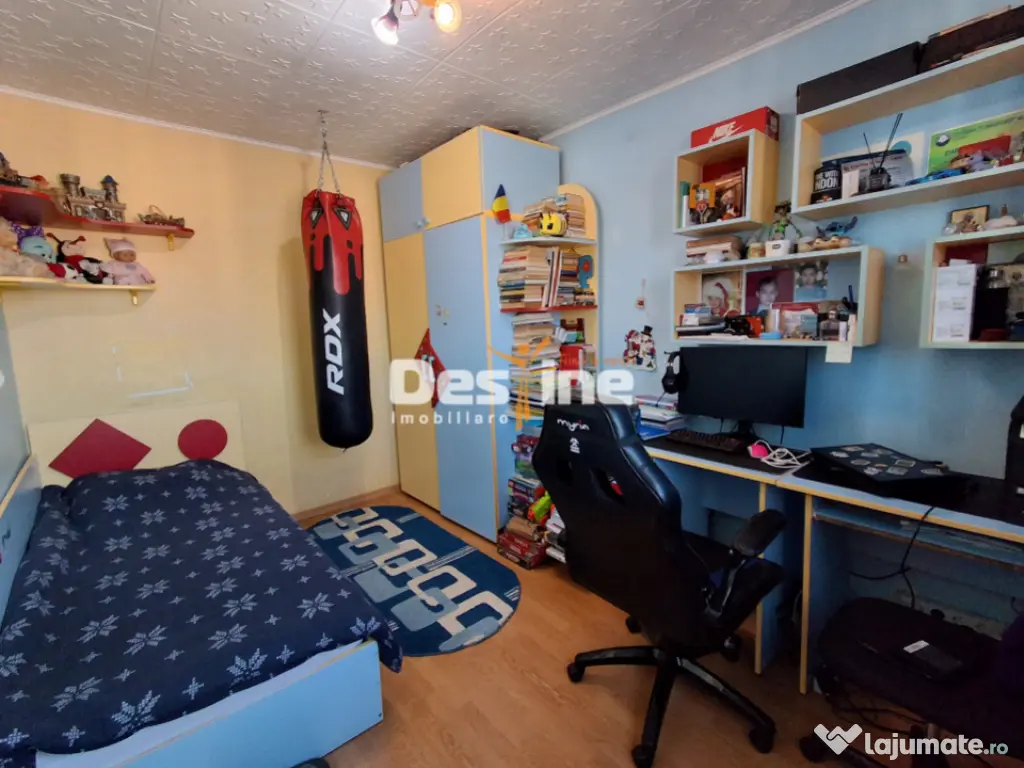 Apartament 3 camere, semidecomandat, Alexandru Cel Bun, 89. 