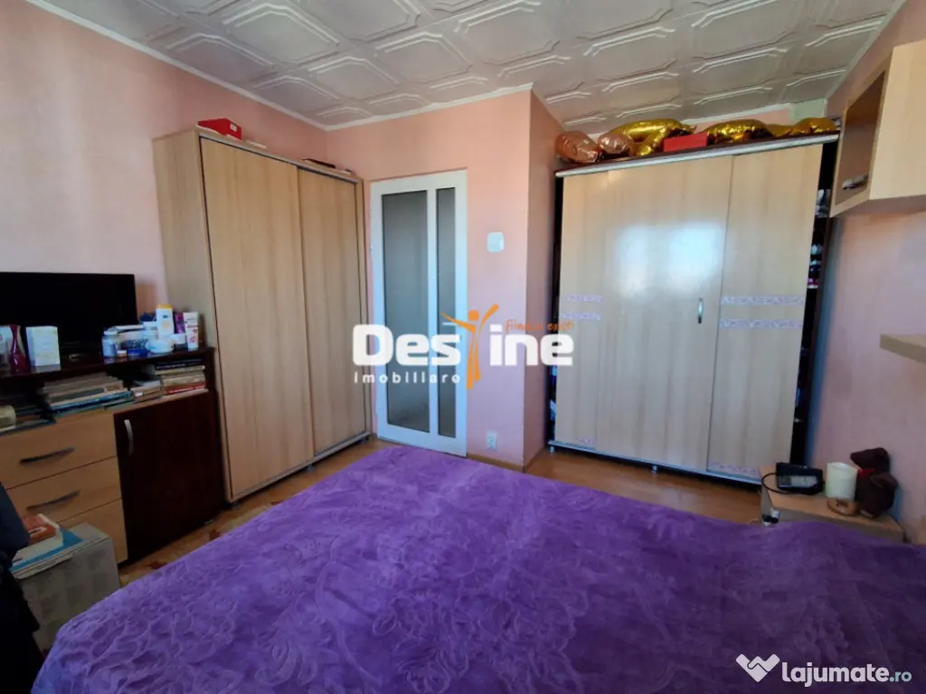 Apartament 3 camere, semidecomandat, Alexandru Cel Bun, 89. 