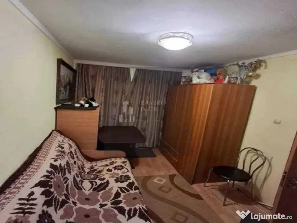 Apartament semidecomandat, Eroii Revolutiei 