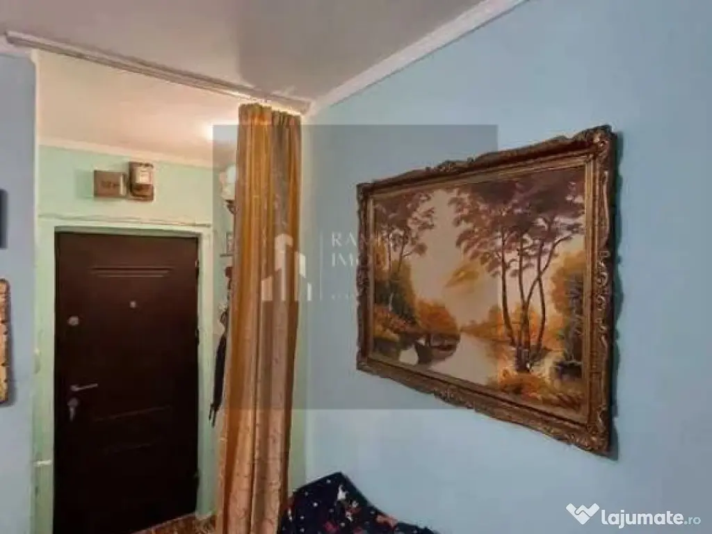 Apartament semidecomandat, Eroii Revolutiei 