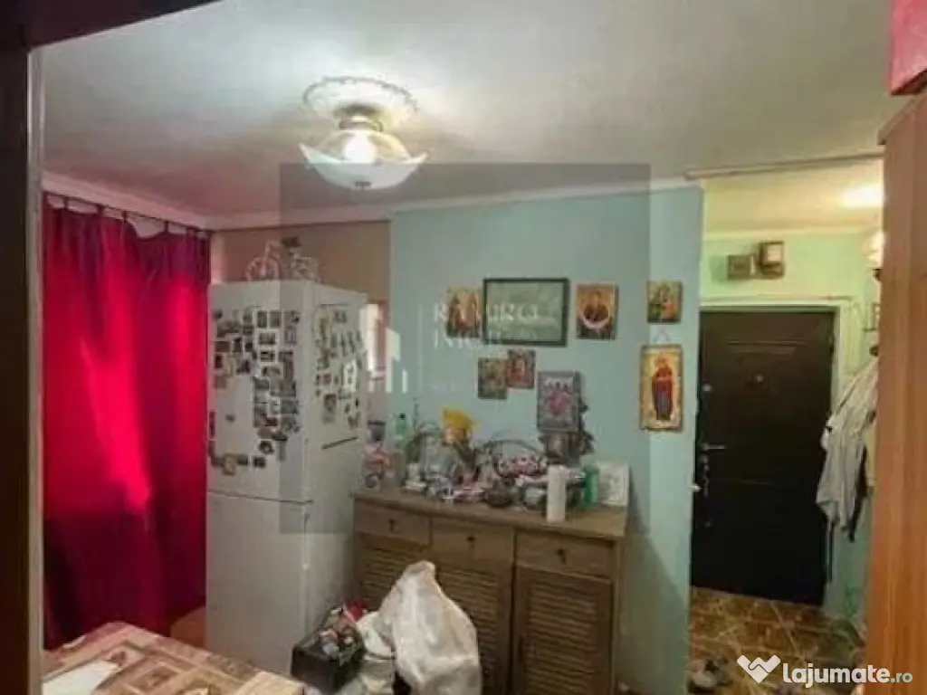 Apartament semidecomandat, Eroii Revolutiei 