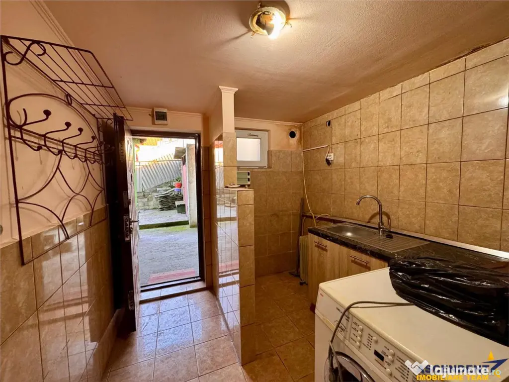 Casa potential:activitati comerciale, birouri, locuire multi 