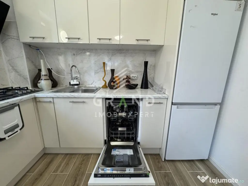 Casă individuală–160 mp | 5 camere | 4 bai | 4 parcări 