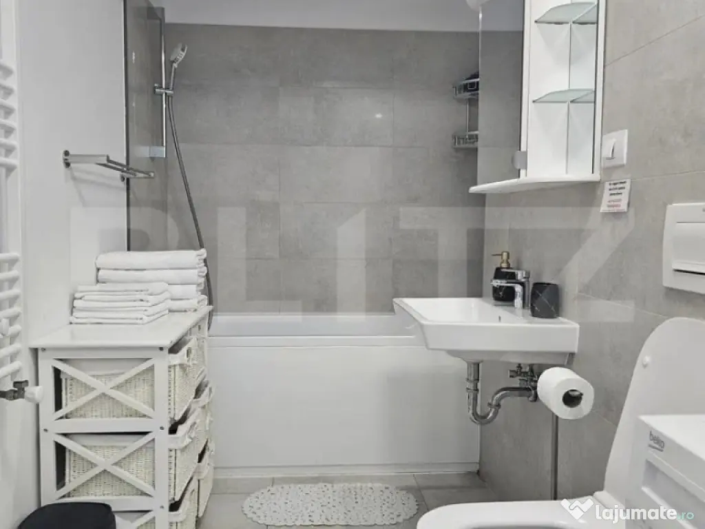 Apartament modern cu parcare – zona Noua 