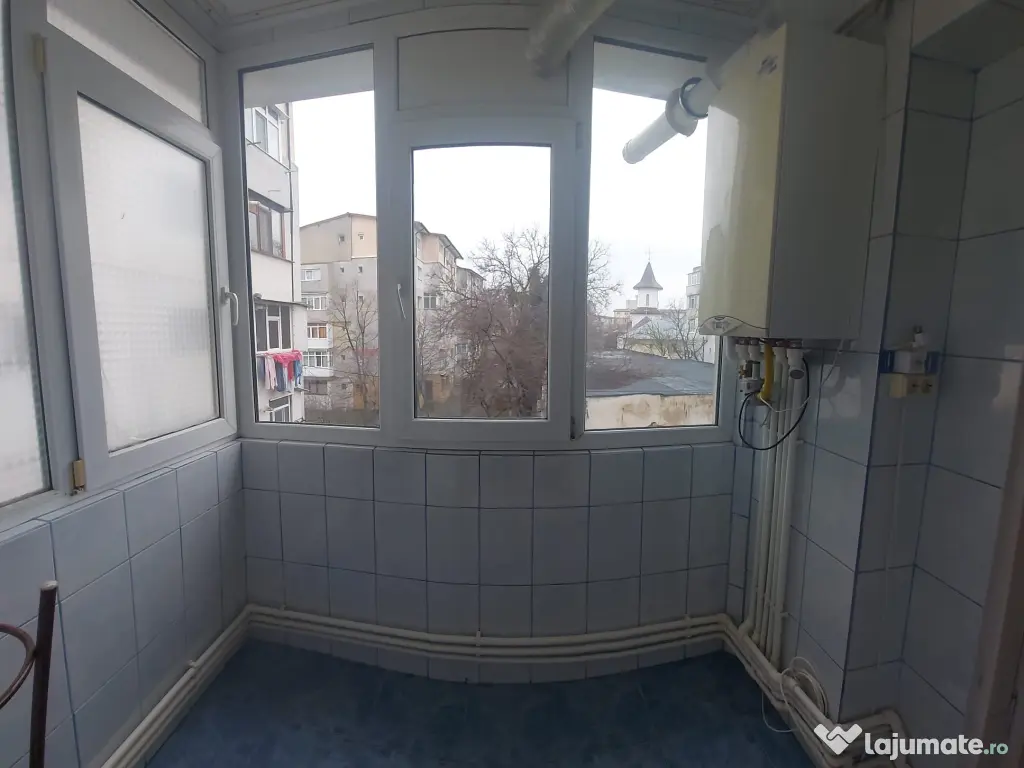 Apartament 3 camere – Micro 21, etaj 2/4