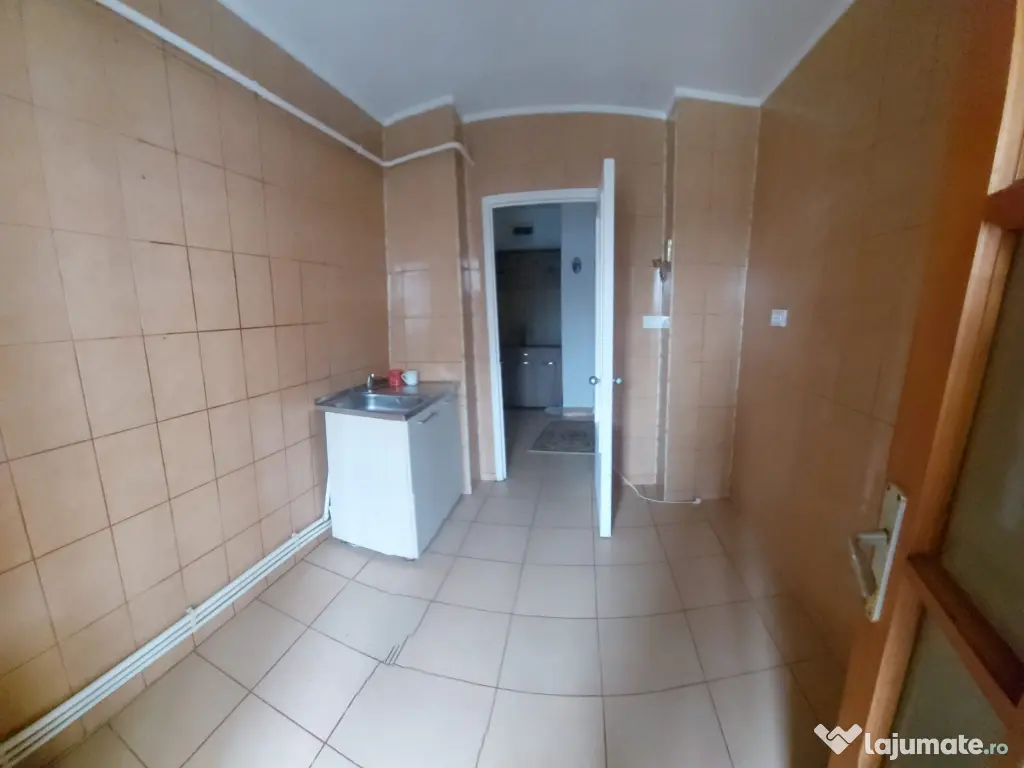 Apartament 3 camere – Micro 21, etaj 2/4